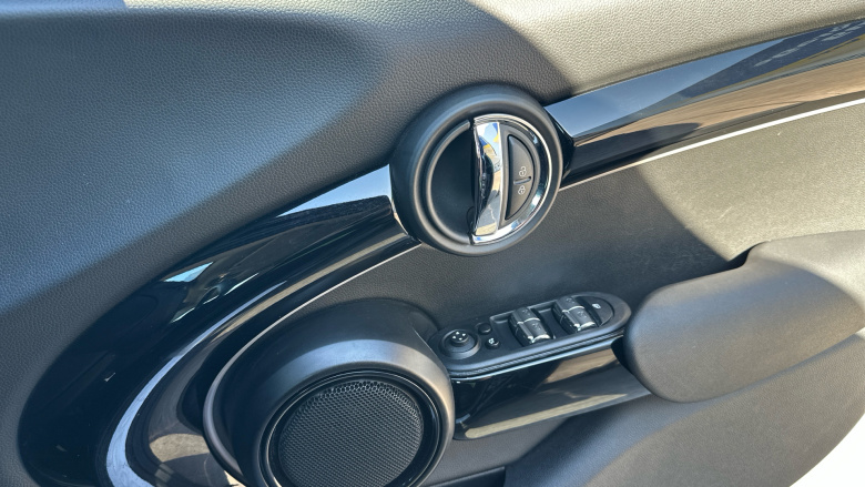 MINI Hatchback 2.0 Cooper S Classic Premium 5dr Auto Petrol Hatchback